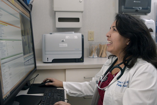 Doctor Vanessa Diaz performing an online video visit