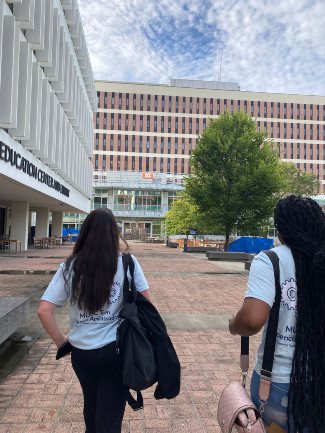 Senior Mentor Dr. Alexis Garcia and her mentee Kenyetta Robinson exploring MUSC’s campus. 
